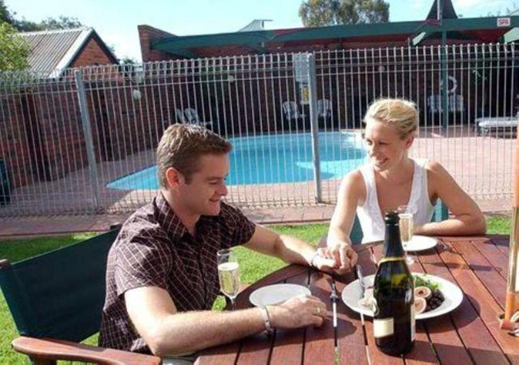 Echuca Nirebo Motel Экстерьер фото